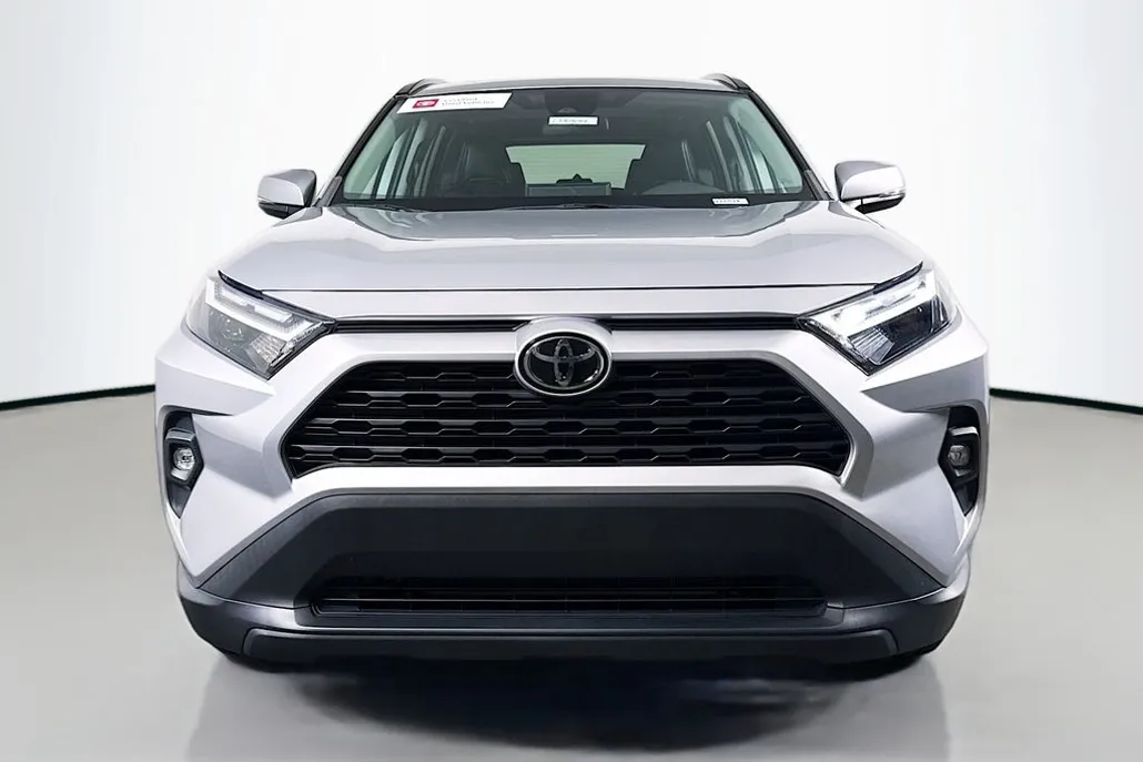 2023 Toyota RAV4 XLE Premium photo 1