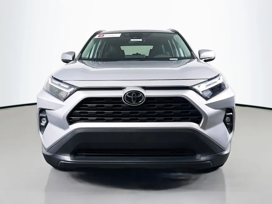 2023 Toyota RAV4 XLE Premium photo 1
