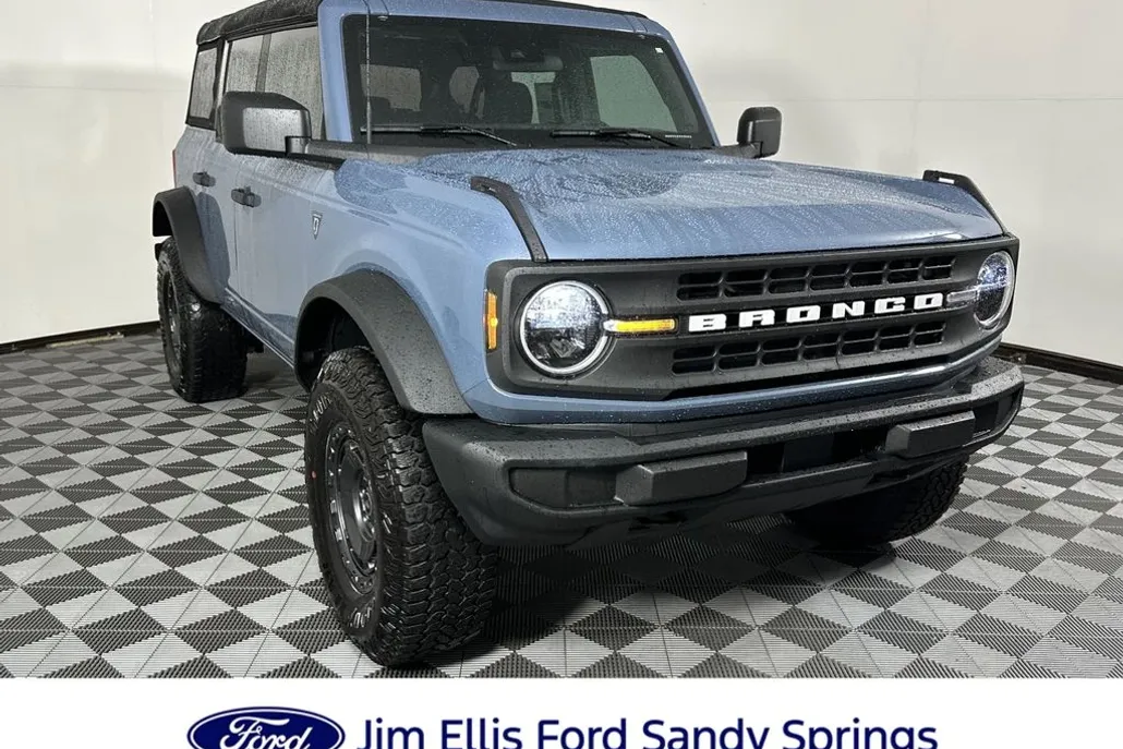 2025 Ford Bronco Base photo 1