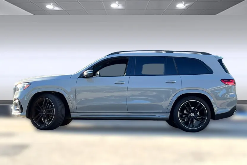 2025 Mercedes Benz GLS 450 4MATIC photo 1