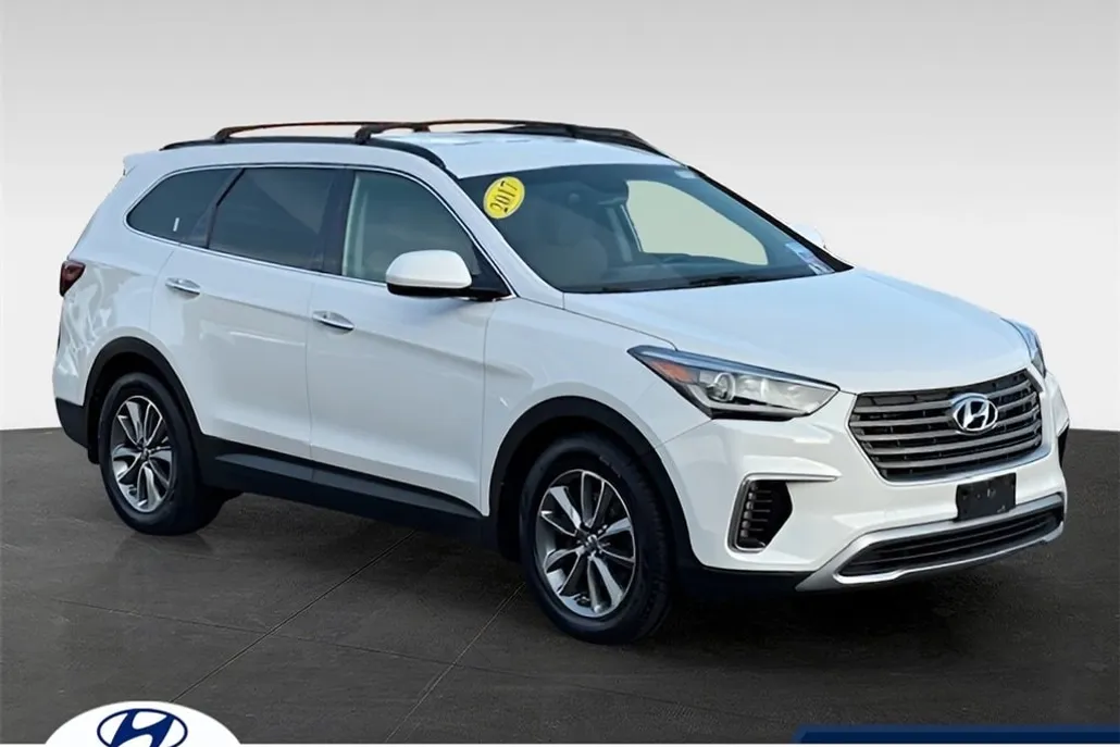 2017 Hyundai Santa Fe SE photo 1