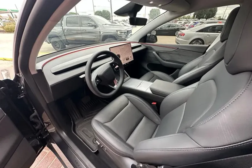 2026 Tesla Model Y Long Range photo 1
