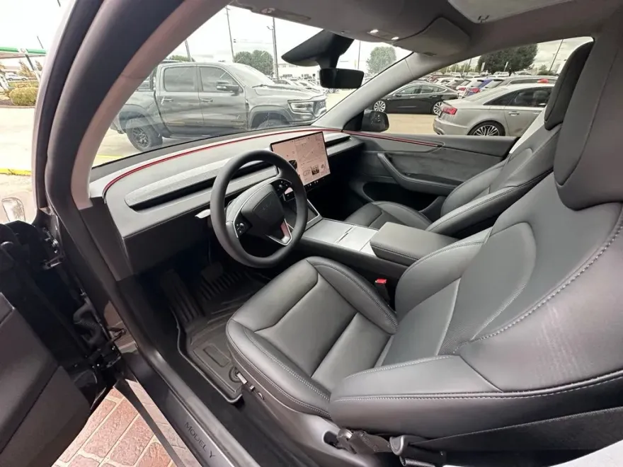 2026 Tesla Model Y Long Range photo 1