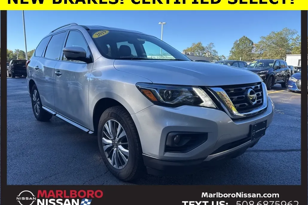 2019 Nissan Pathfinder SL photo 1
