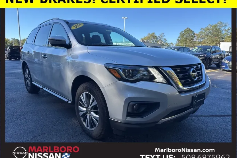 2019 Nissan Pathfinder SL photo 1