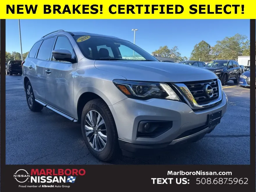 2019 Nissan Pathfinder SL photo 1