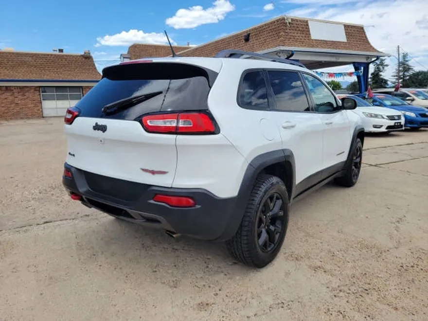 2015 Jeep Cherokee Trailhawk photo 1