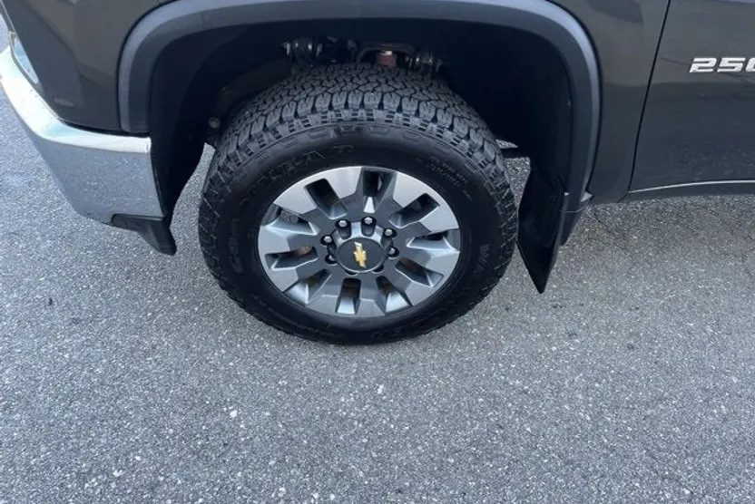 2022 Chevrolet Silverado 2500HD LT photo 1