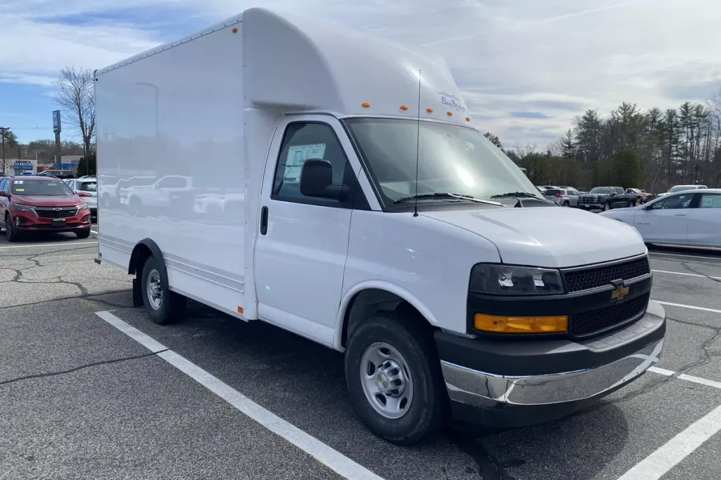2024 Chevrolet Express Cutaway 3500 photo 1