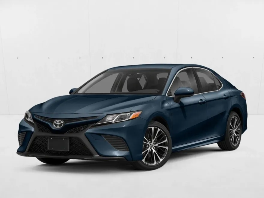 2018 Toyota Camry SE photo 1