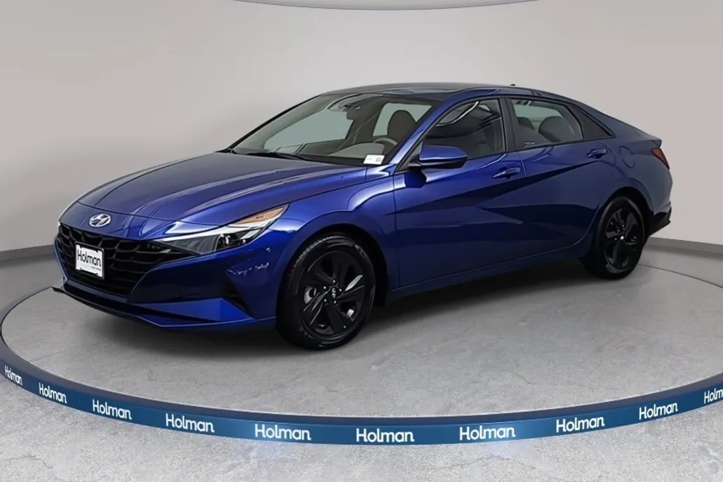 2023 Hyundai Elantra SEL photo 1