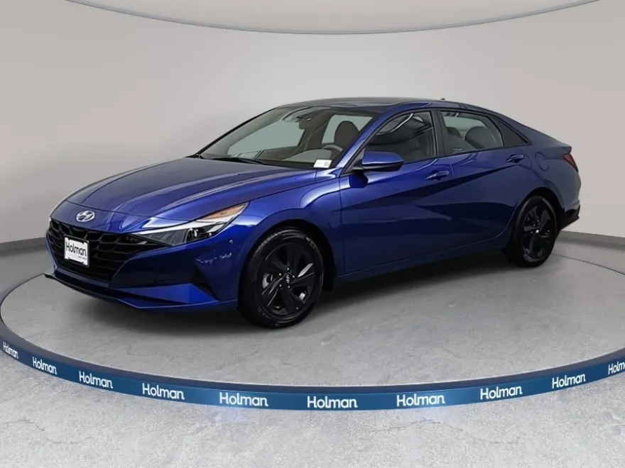 2023 Hyundai Elantra SEL photo 1