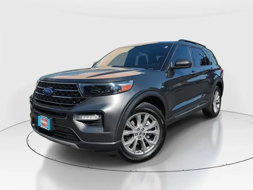 2020 Ford Explorer XLT photo 1