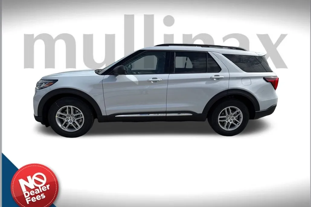 2025 Ford Explorer photo 1