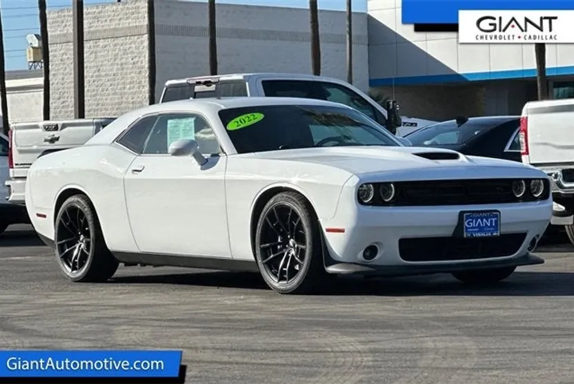 2022 Dodge Challenger R/T photo 1