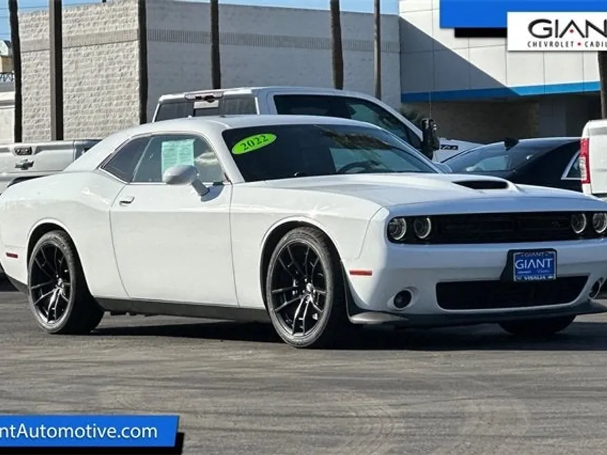 2022 Dodge Challenger R/T photo 1