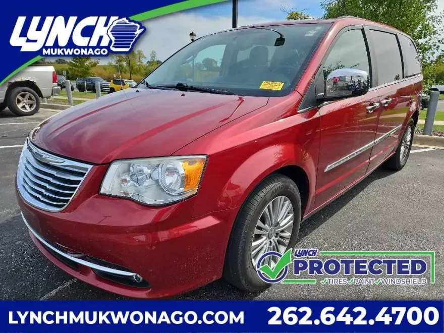 2013 Chrysler Town & Country photo 1