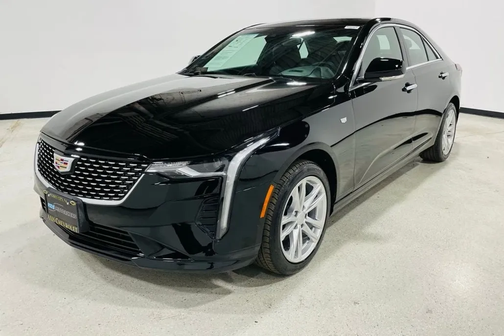 2022 Cadillac CT4 Luxury photo 1