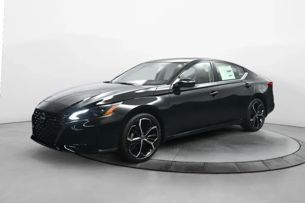 2025 Nissan Altima SR photo 1