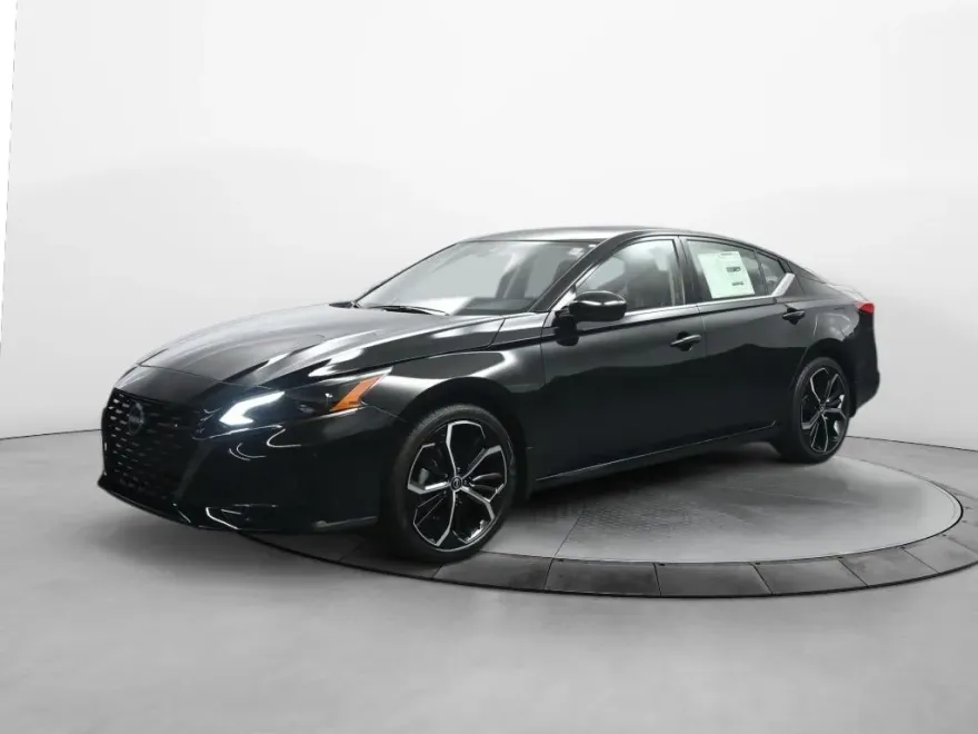 2025 Nissan Altima SR photo 1