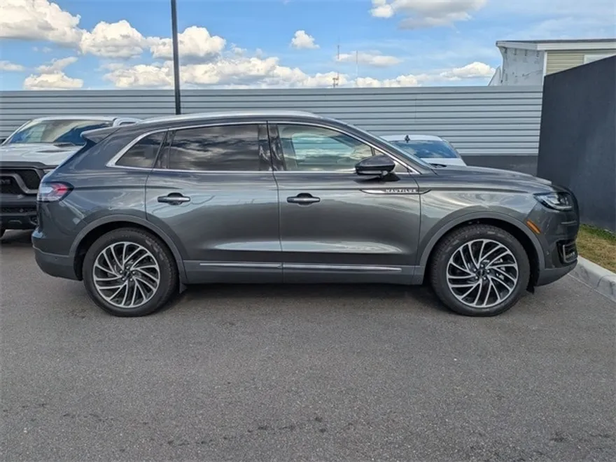 2019 Lincoln Nautilus Reserve photo 1
