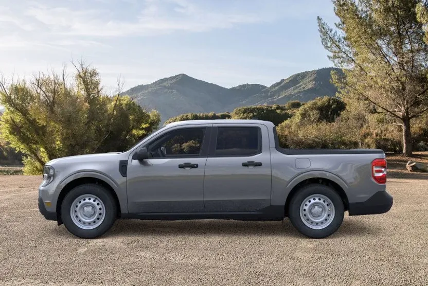 2025 Ford Maverick XL photo 1