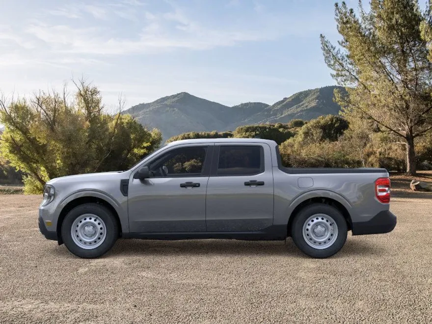 2025 Ford Maverick XL photo 1