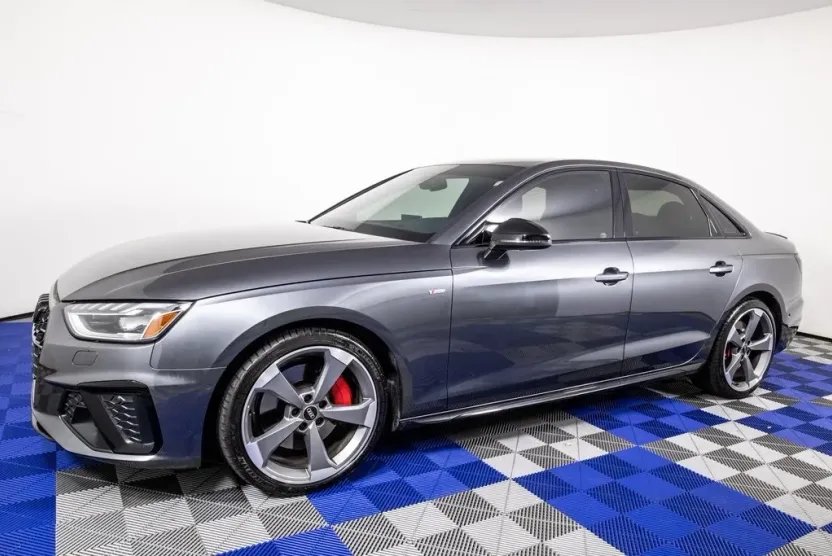 2023 Audi A4 45 S line Prestige photo 1
