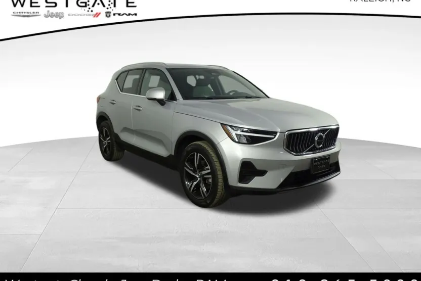 2025 Volvo XC40 Core photo 1