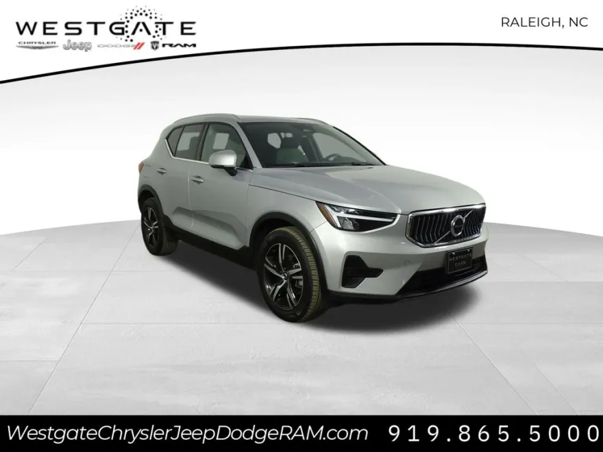 2025 Volvo XC40 Core photo 1