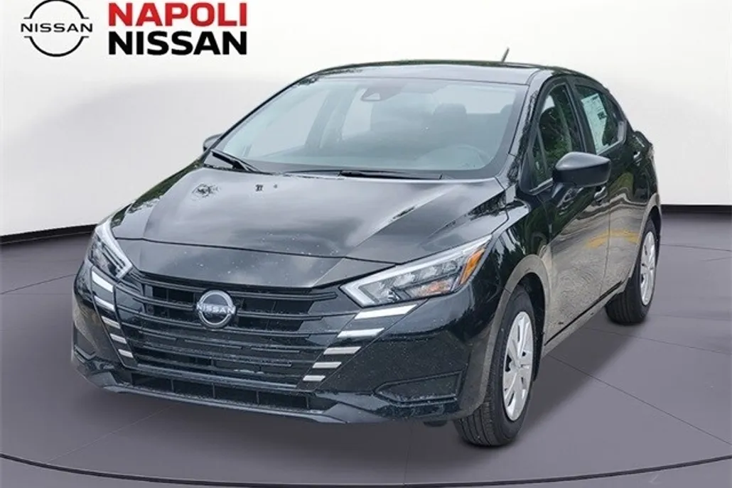 2025 Nissan Versa 1.6 S photo 1