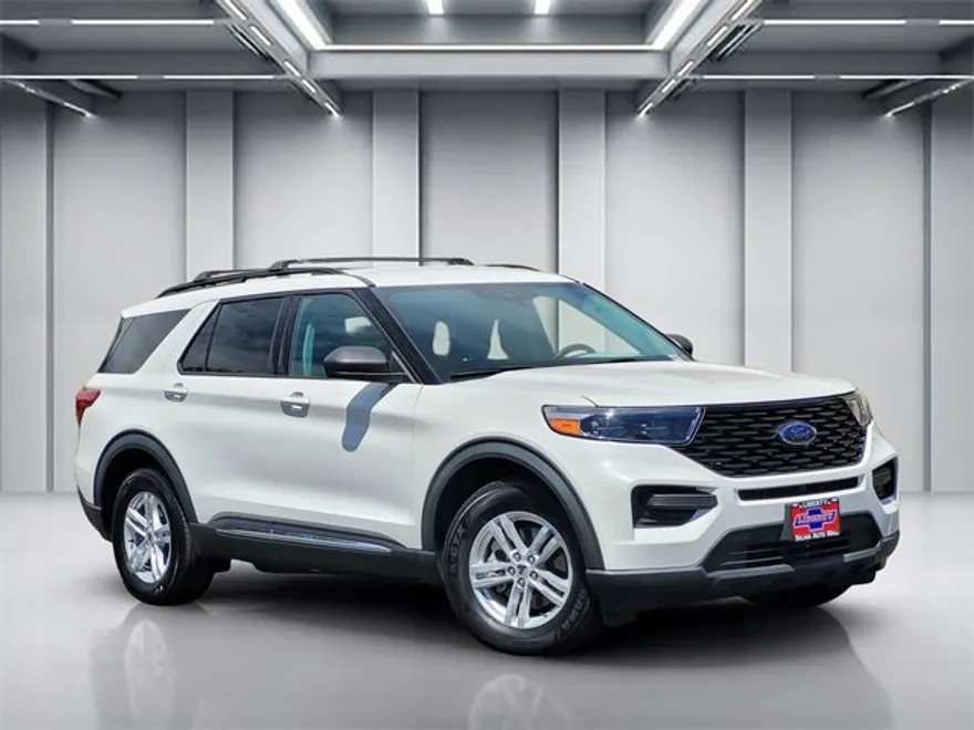 2022 Ford Explorer XLT photo 1