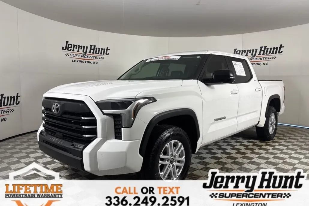 2024 Toyota Tundra SR5 photo 1