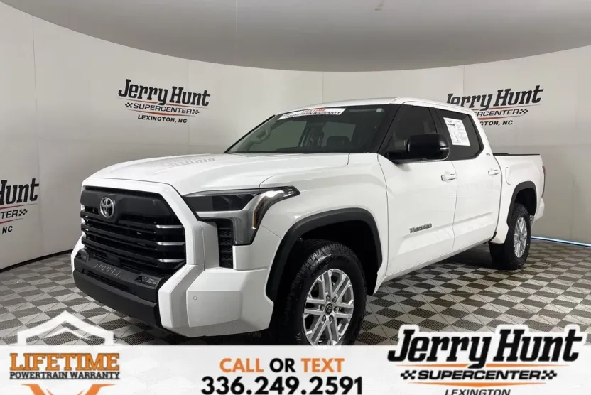 2024 Toyota Tundra SR5 photo 1