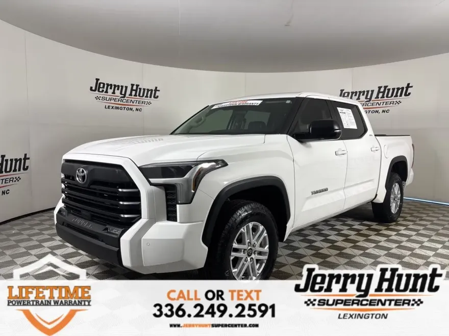 2024 Toyota Tundra SR5 photo 1