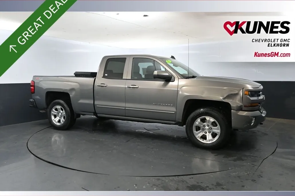 2017 Chevrolet Silverado 1500 LT2 photo 1