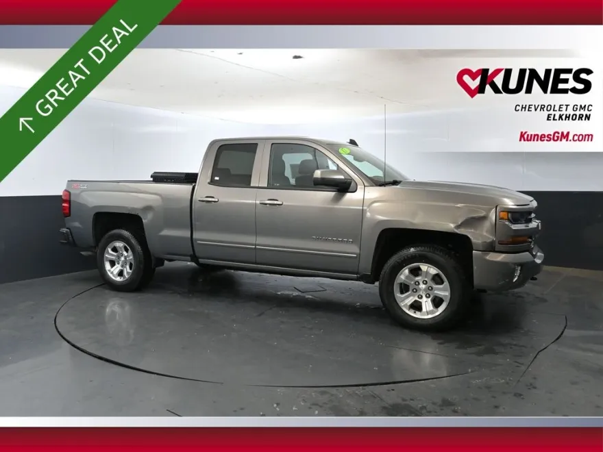 2017 Chevrolet Silverado 1500 LT2 photo 1