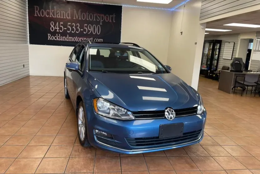 2017 Volkswagen Golf SportWagen 1.8T SE photo 1