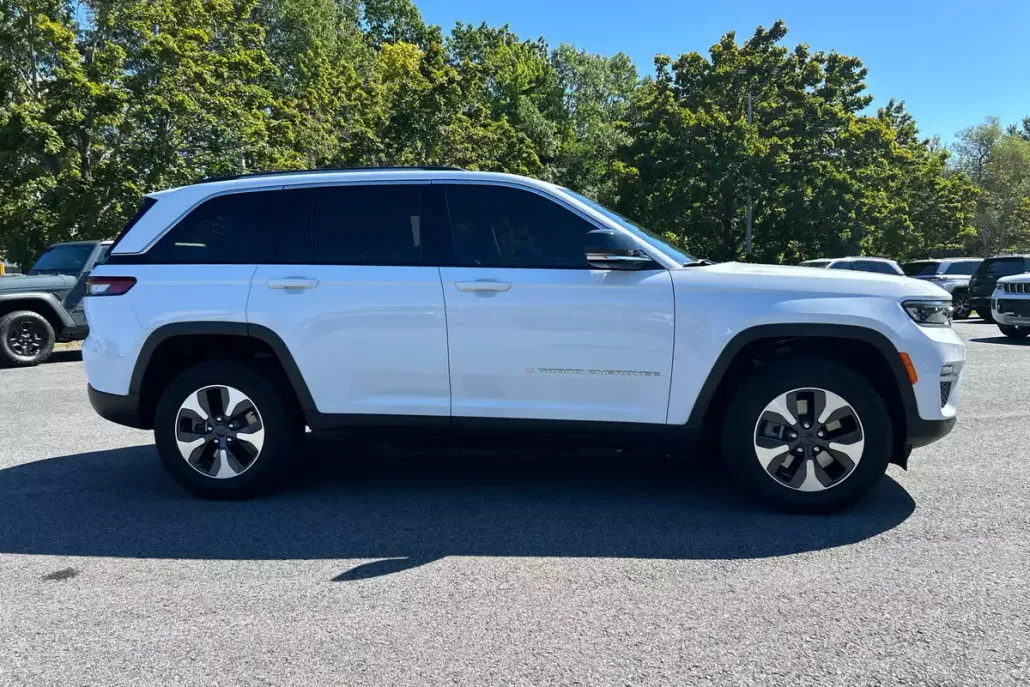 2023 Jeep Cherokee 4xe Base photo 1
