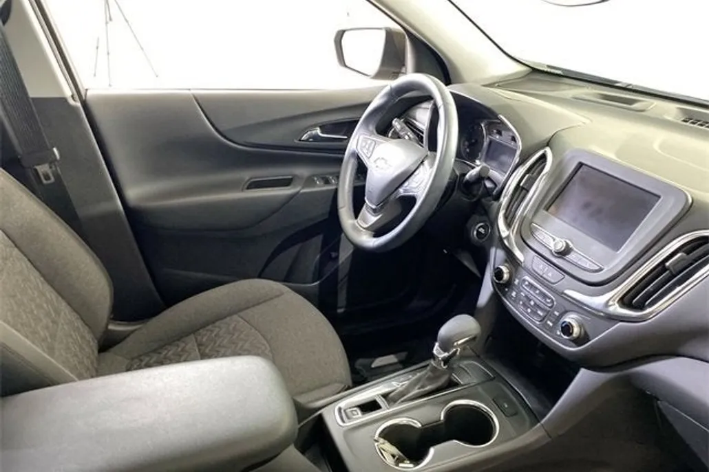 2023 Chevrolet Equinox LT photo 1