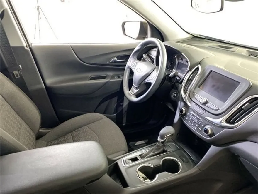 2023 Chevrolet Equinox LT photo 1