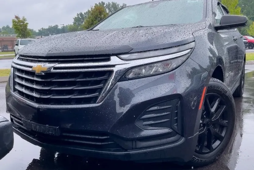 2022 Chevrolet Equinox LS photo 1