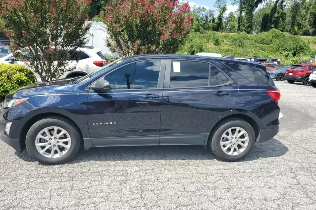 2020 Chevrolet Equinox LS photo 1