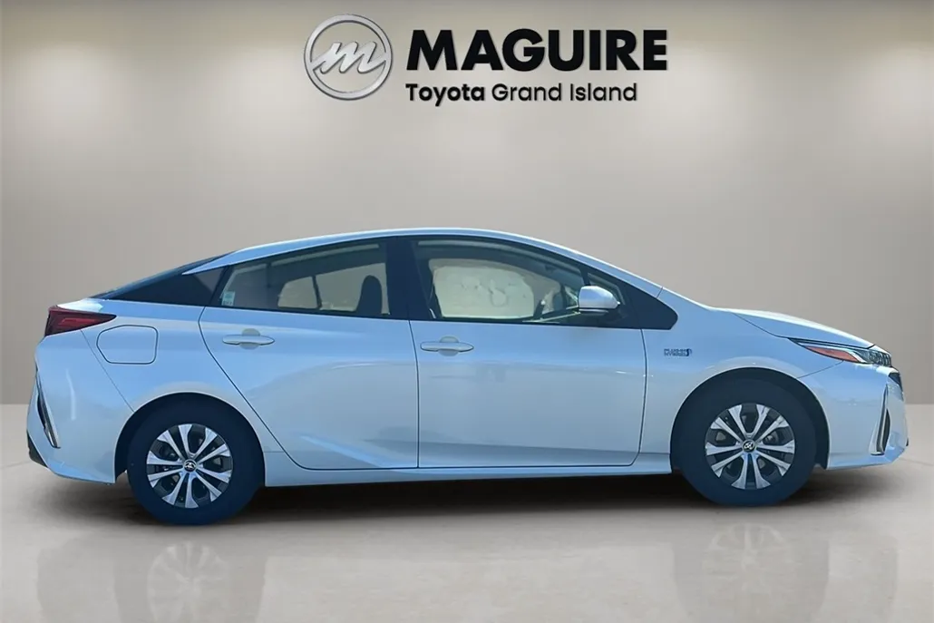 2020 Toyota Prius Prime LE photo 1