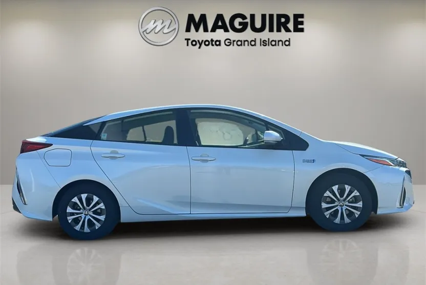2020 Toyota Prius Prime LE photo 1