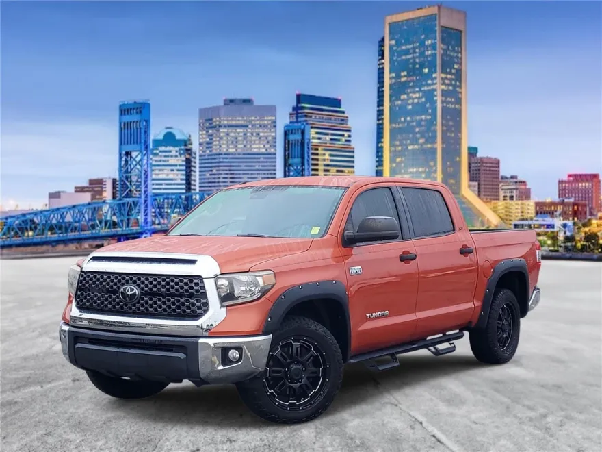 2018 Toyota Tundra SR5 CrewMax photo 1