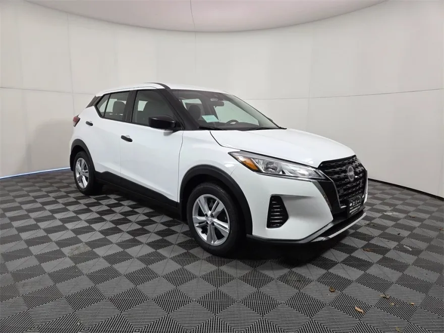 2025 Nissan Kicks Play S photo 1