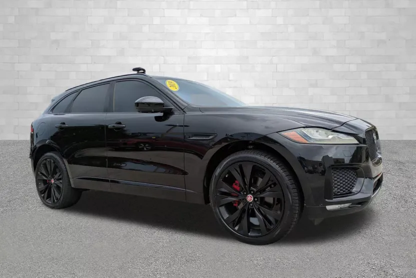 2019 Jaguar F-PACE S photo 1