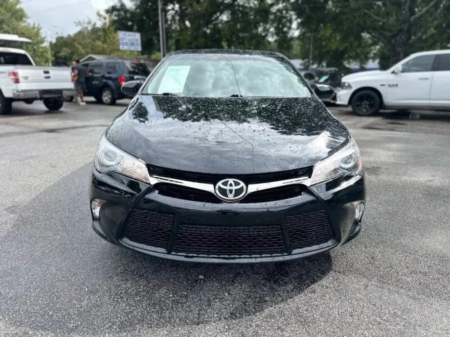2015 Toyota Camry SE photo 1
