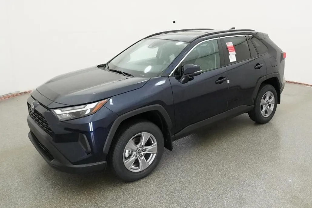 2025 Toyota RAV4 XLE photo 1